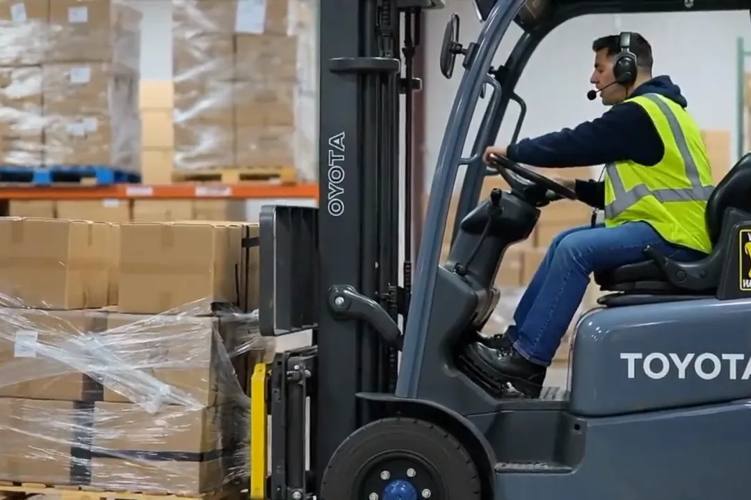 Moving inventory on the warehouse floor